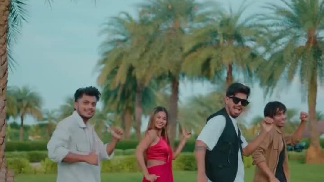 ⁣Sometimes have some fun with your lovely friends