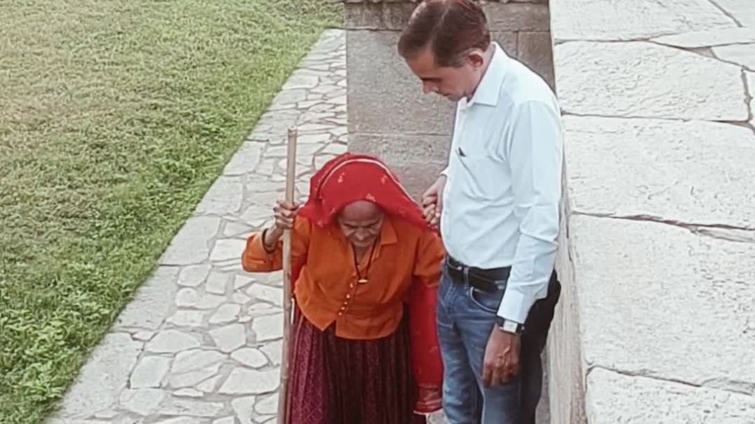 ⁣“अंधेरे से डर लगता है… मैं तेरी परवाह करता हूँ”