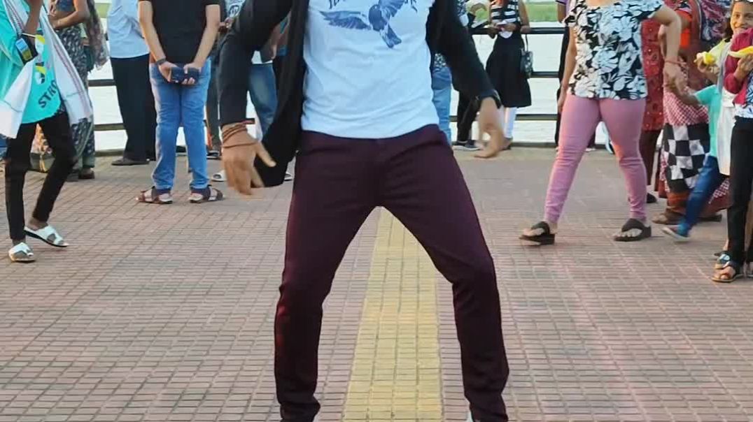 ⁣Pyar pyar karte 💃💃