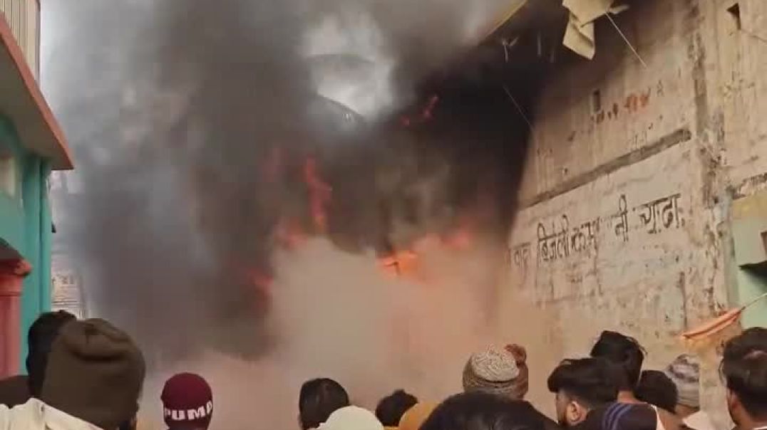 ⁣रमना बाजारhttps://www.facebook.com/reel/875016155123044/?sfnsn=mo&mibextid=6AJuK9 में आग की घटना