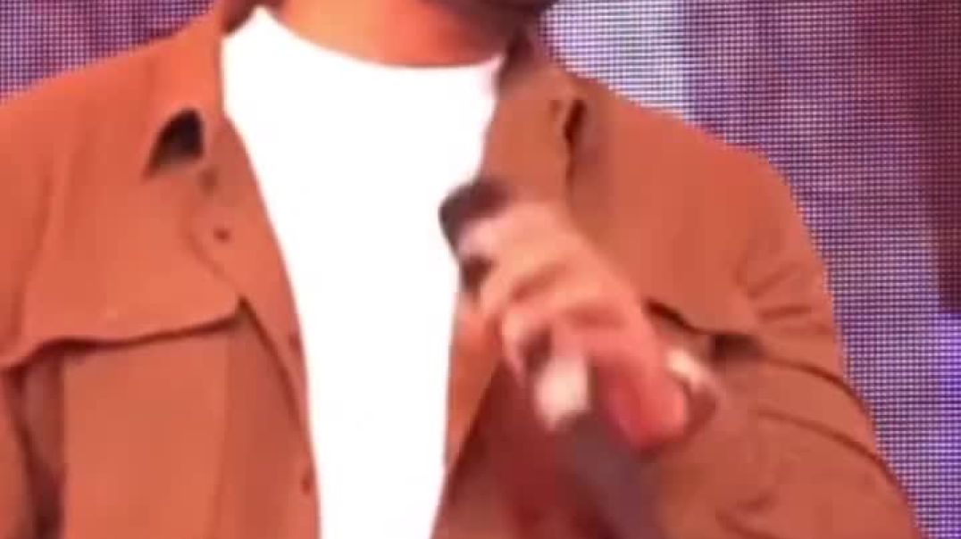 ⁣Power Star Pawan Singh ke sad song stage show