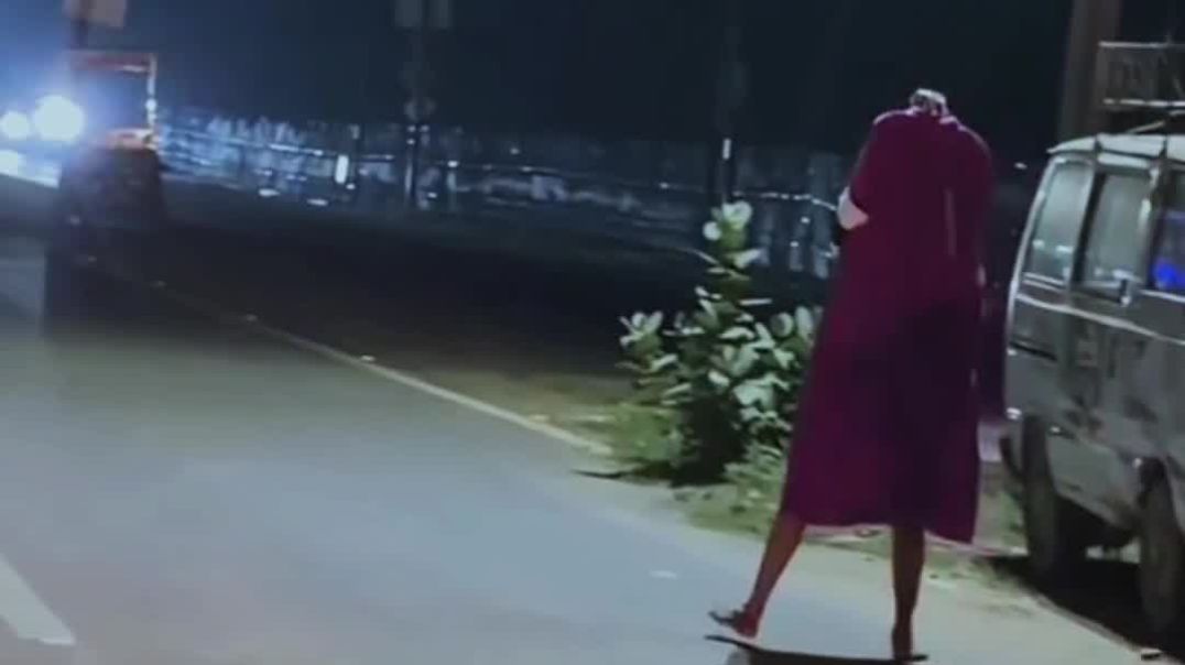 ⁣Funny prank video 😂😂