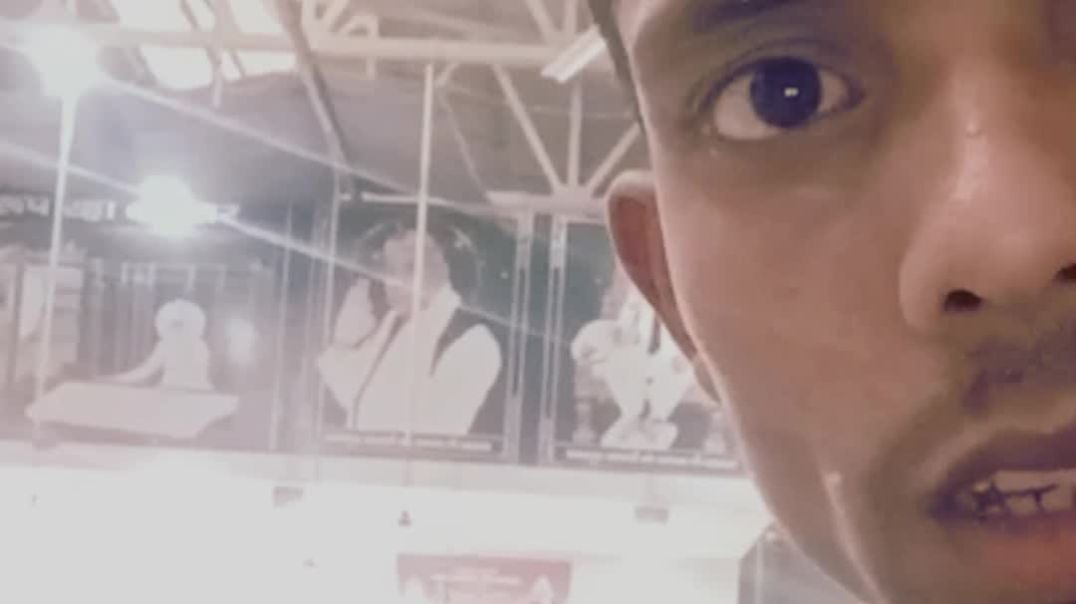 ⁣झाड़ू लगाने की सेवा करते हुए भगत भाई सतलोक आश्रम में