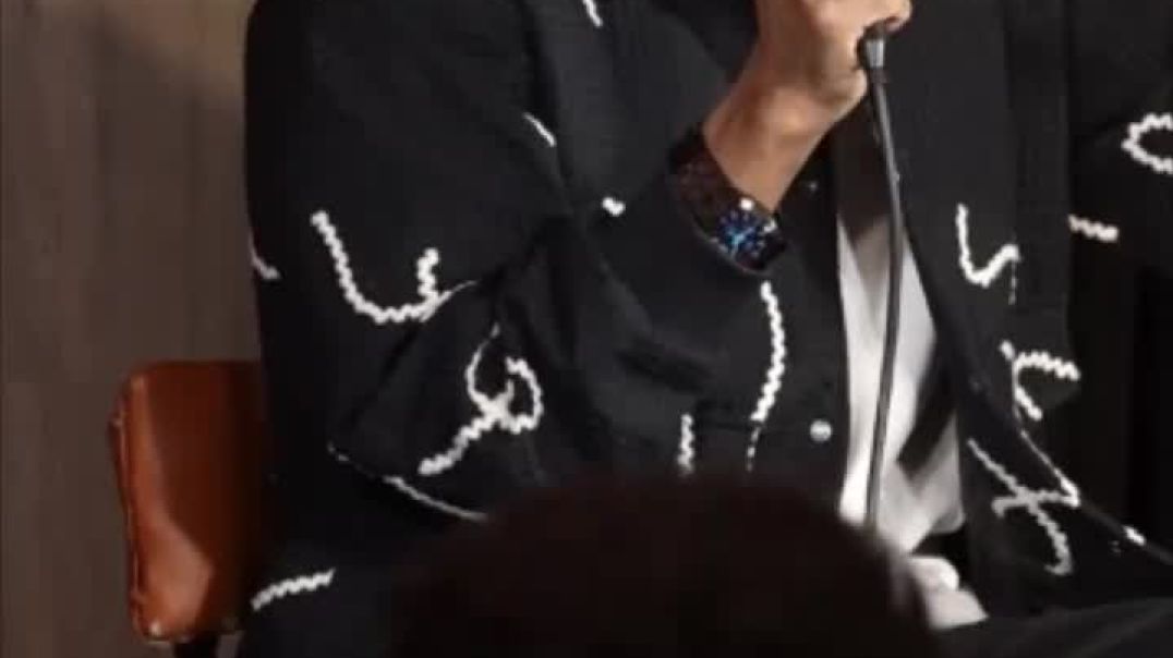 ⁣माँ की फोटो का उपयोग करके झगड़ा