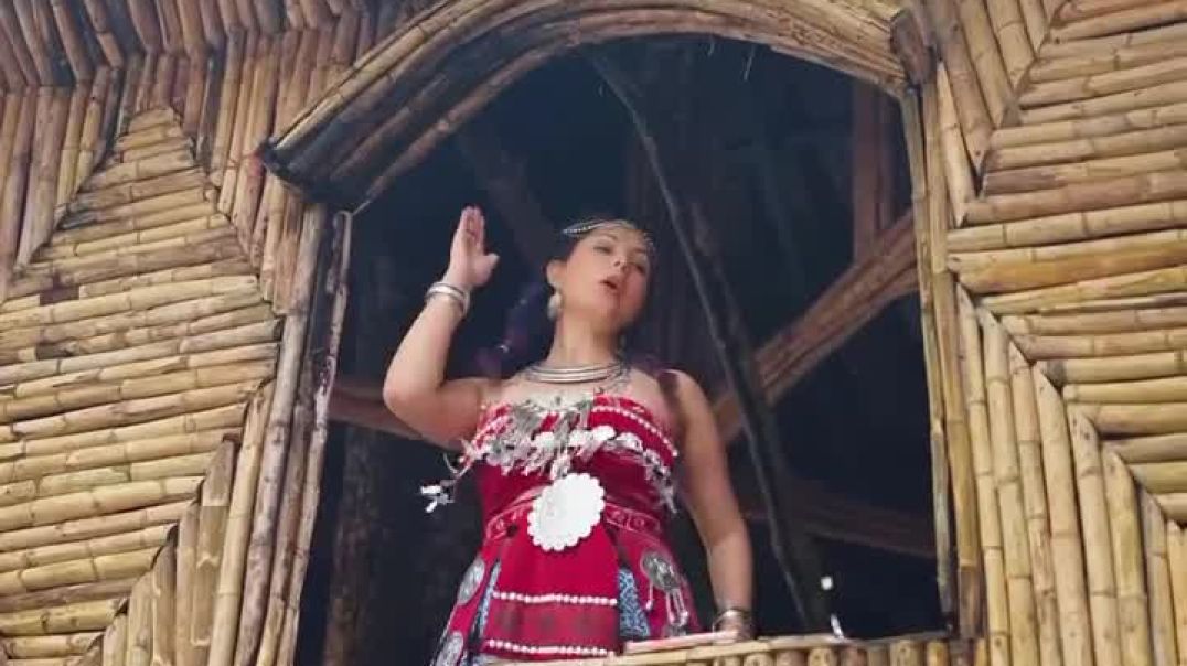 ⁣Bollywood moves in Vietnamese clothes…Cat cat village turned into my stage ❤️🥰My all time favou