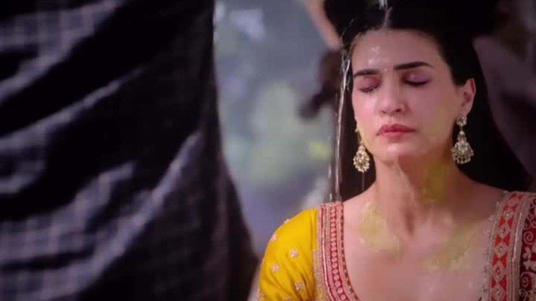 ⁣बेशक तुम चेहरा मुझसे बेहतर ढूंढ लो, मगर मुझ जैसा दिल ढूंढने में नाकामयाब रहोगे" या "जब लगा