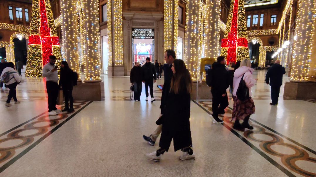 ⁣रोम इटली 🇮🇹 - ये है Shopping Mall मे Christmas Tree 2025 🎄