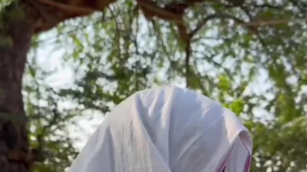 ⁣gaon ka manhoos aadmi