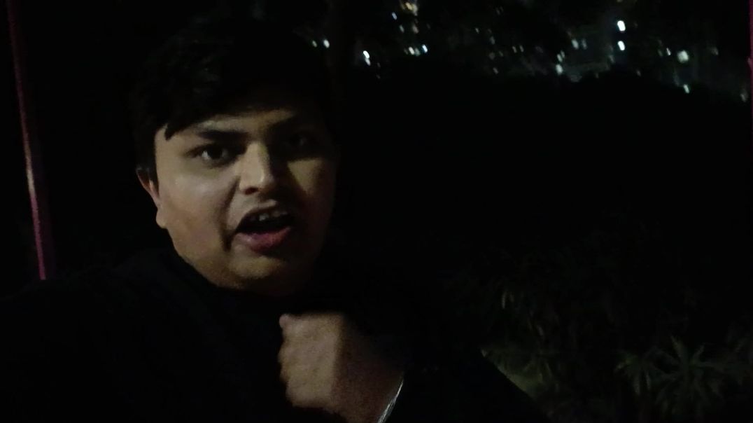 ⁣मुझे मिला आधी रात को किसी का बाग सड़क पर पड़ा हुआ