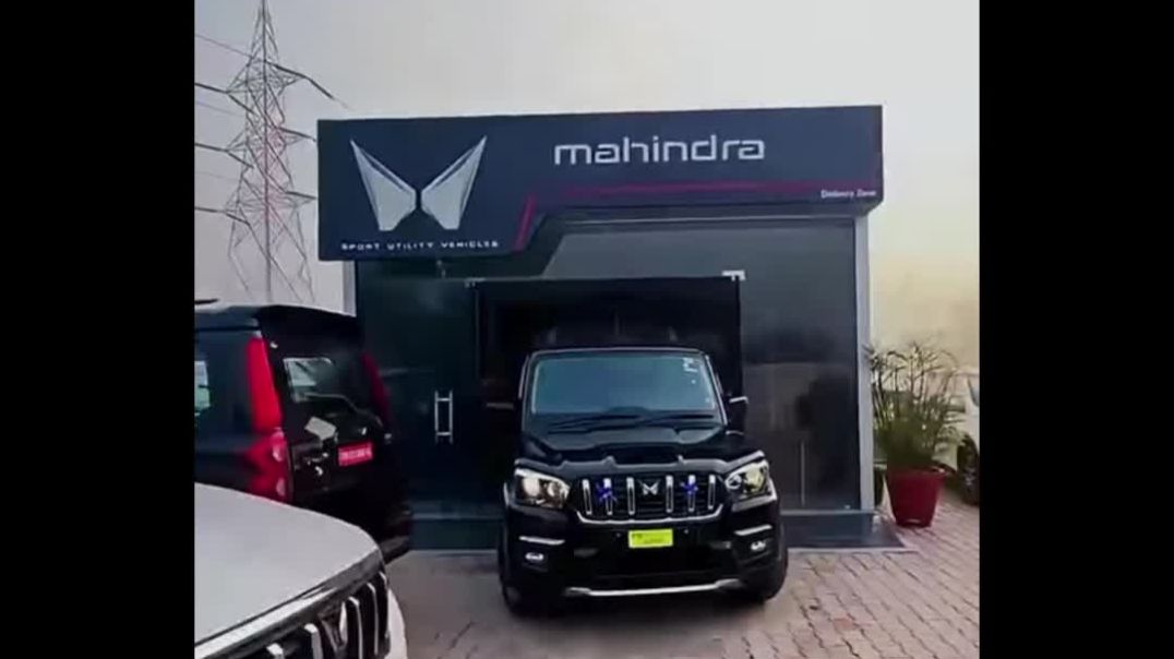 ⁣Nili pari pili pari kamre me band hai