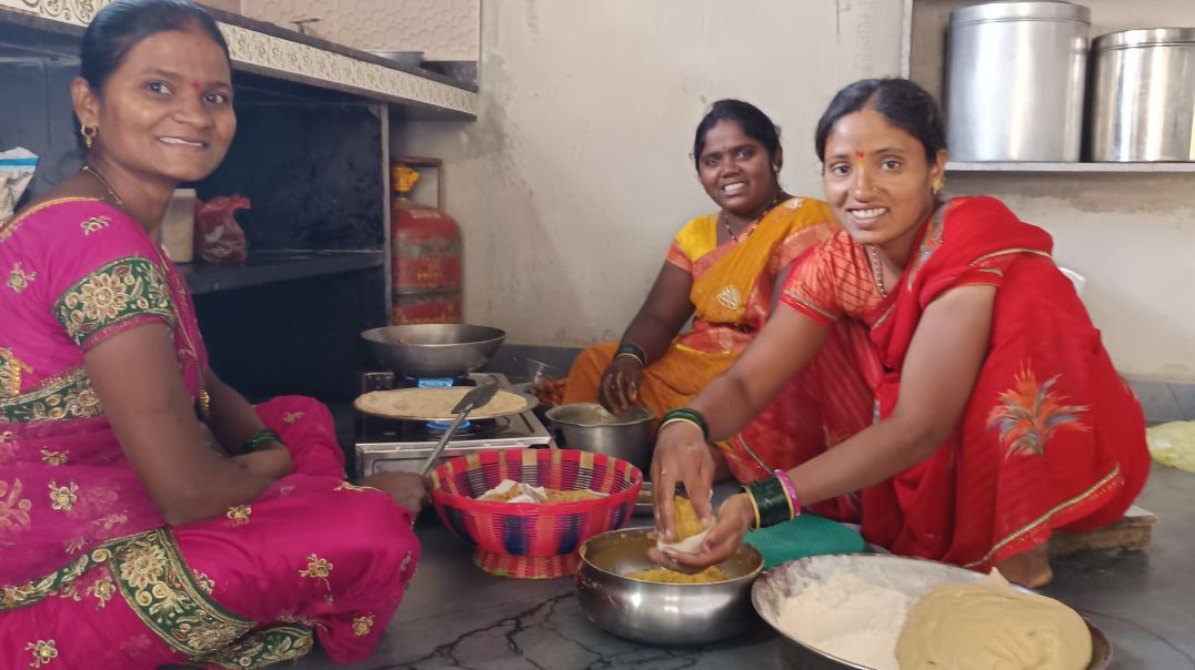 आज खुप दिवसांनी आम्ही पाहुण्यांसाठी एकत्र पुरणपोळीचा स्वयंपाक चालू हाय 🥲 #gavthipooja