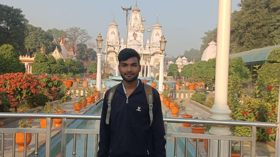 Make_a_realistic_202512072348_l5hku