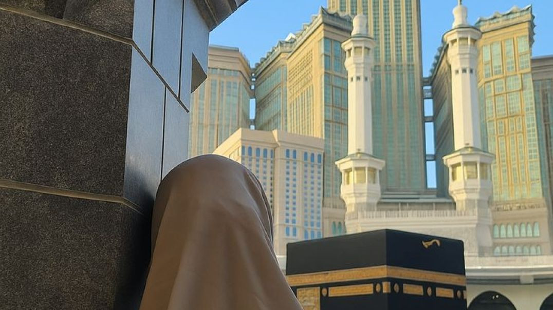 ⁣When the world ignores you, Allah listens