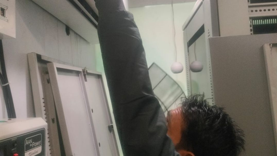 ⁣Daikine inverter Hot & Cool Ac not working #Ac reaparing #Ac