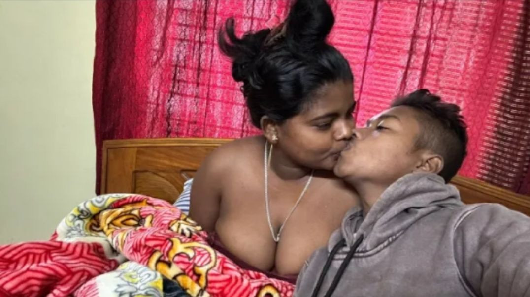 ⁣Couple_romantic_vlogs_यह_क्या_पहन_के_आप_सो_गए_a_pen_achcha_lagta_hai_😂__#couple_❤️(480p)