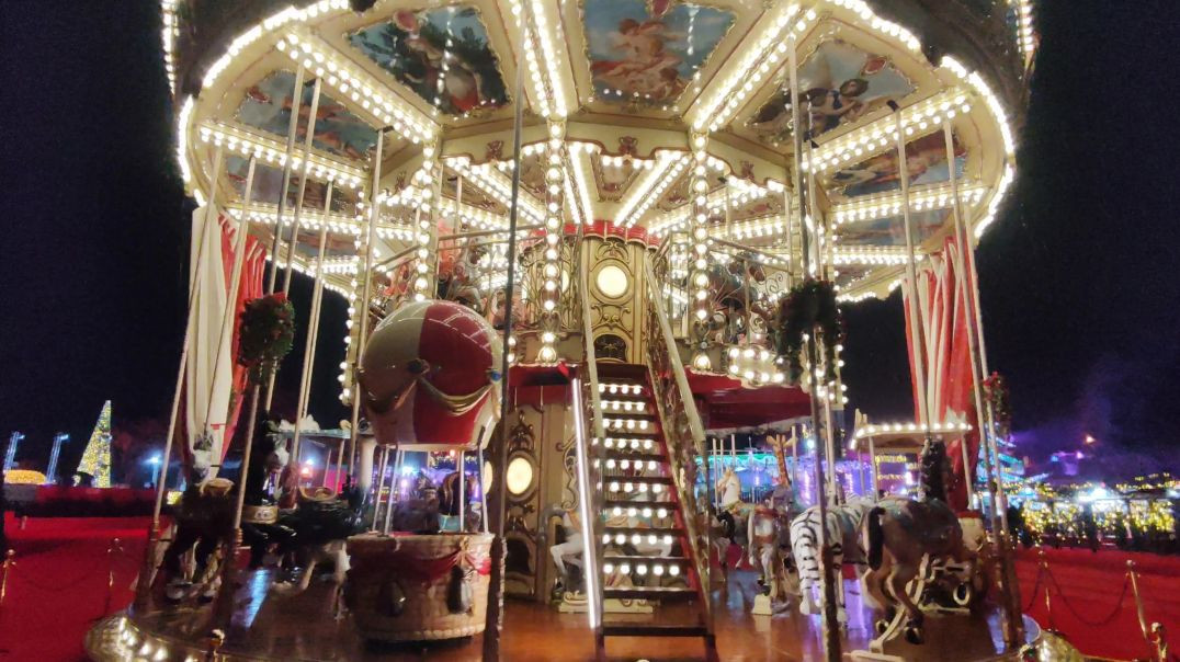 ⁣रोम इटली 🇮🇹 - कितना बल्ब लगा हुआ है