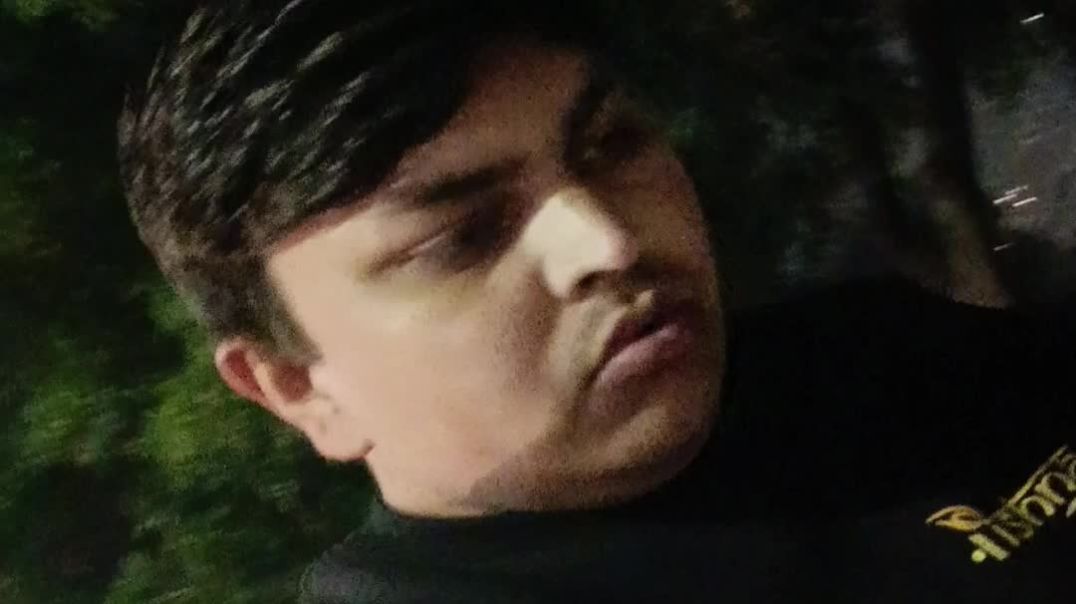 ⁣. ये देखकर रुक जाओगे – सड़क पर मिला फोन