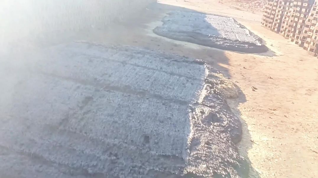 ⁣जेसीबी ने आधा किलो कीचड़ निकाला 😂