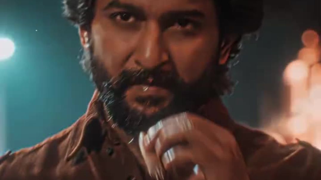 ⁣日本利用压电瓷砖将脚步转化为电能。这些瓷砖捕捉来自你脚步的动能