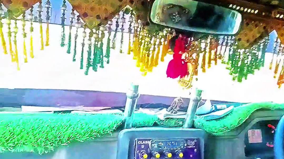 ન દેખાય તો ઝૂમ કરીને જો ઉડે તો જા