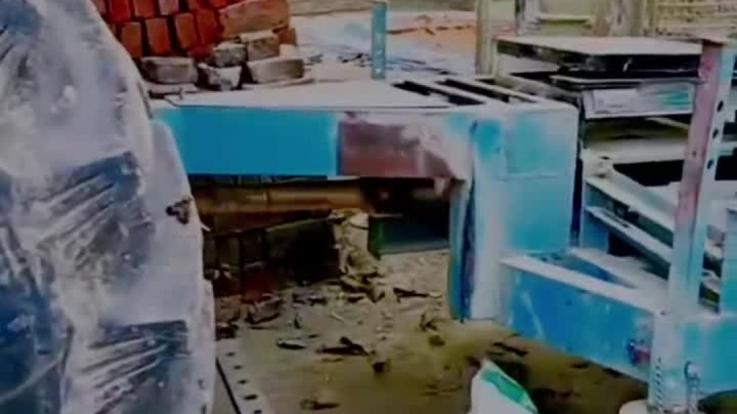 ⁣ये हैं धान कुटने वाली मशीन है