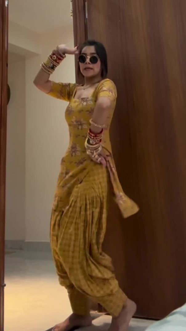 official_somia_bhati