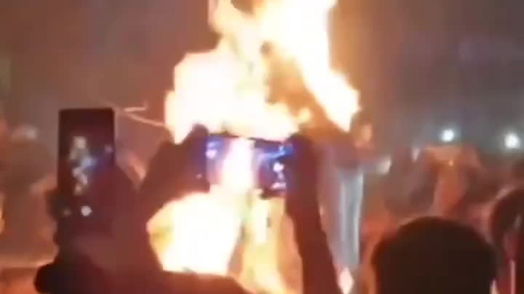 ⁣Hindus in Bangladesh!    21वी सदी में इनका भाईचारा और कॉंग्रेस जिसे मोहब्बत की दुकान कहती है उन्हें 