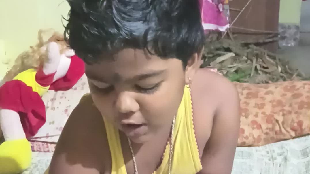 পড়তে বসে দুষ্টুমি