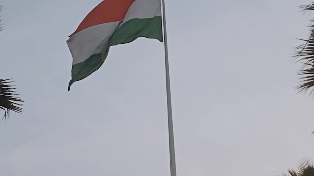 ⁣Cannot place india big Flag