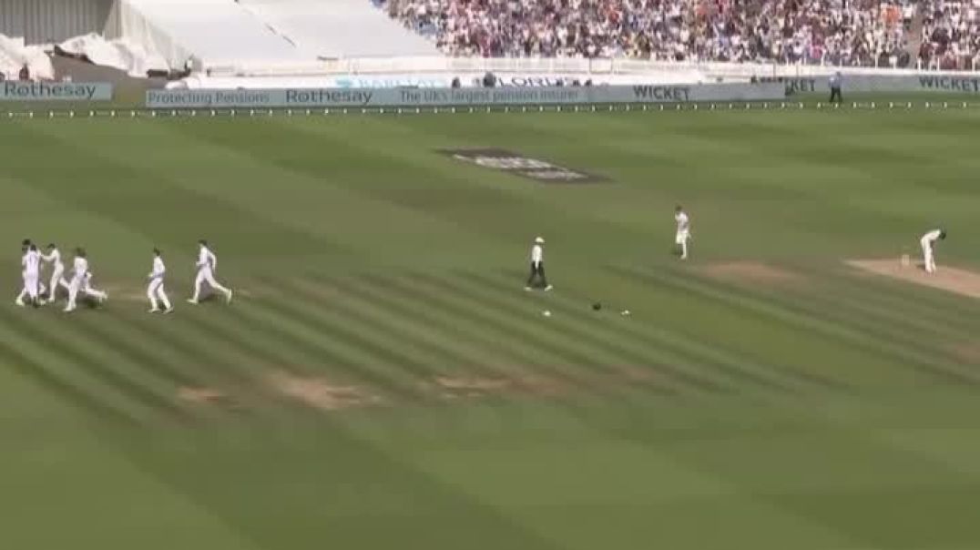 ⁣Cricket sed moment