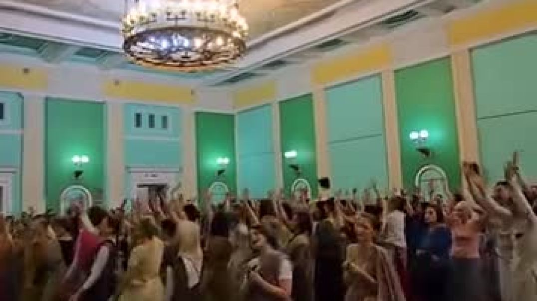 ⁣रूस में कृष्ण भजन 🙏🙏❤️Russia_main_Lord_Krishna_dhoon(360p)