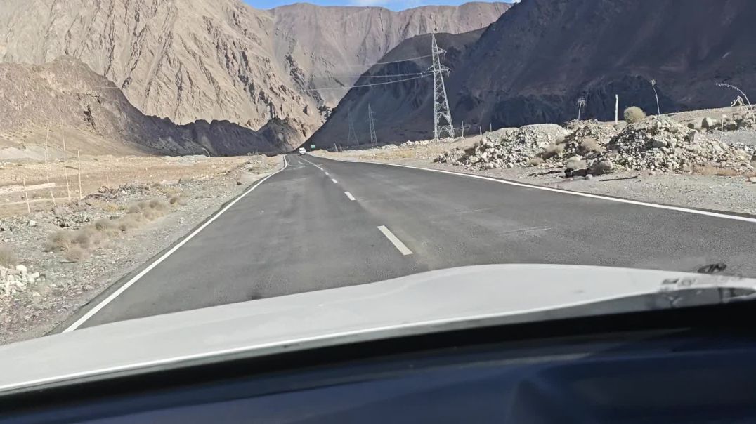 ⁣Enjoying Leh Roads