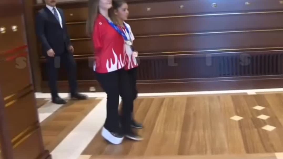 VID_20251226_232106_822