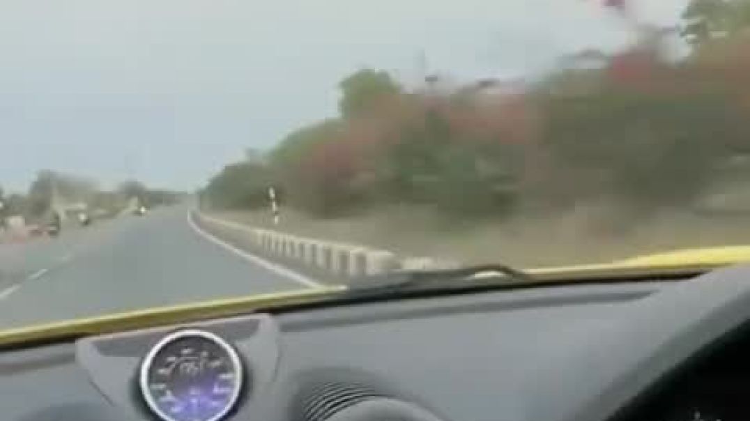 ⁣Elvish_Yadav_😈_Porsche_Drive_💪_#elvishyadav_#shorts_#viral(480p)