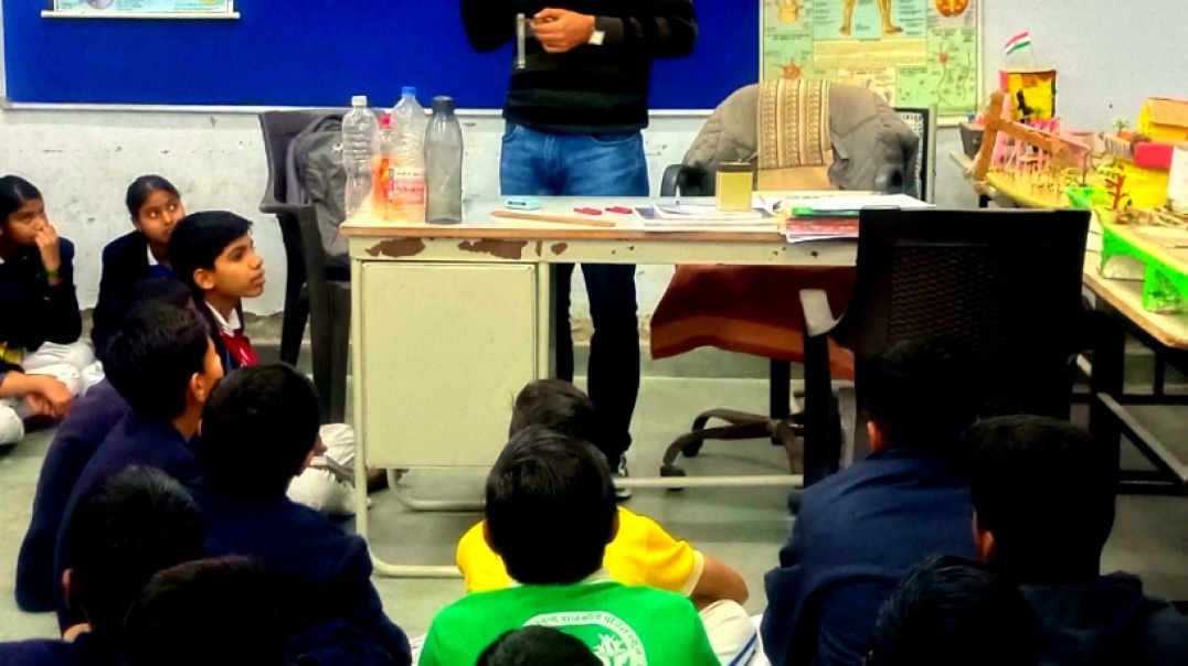 ⁣Guidance My students in Lab