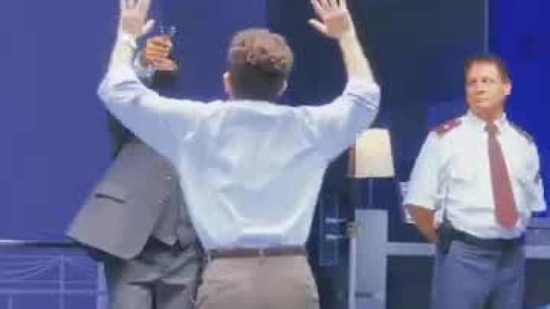 ⁣A_Very_Smartly_Planned_Bank_Robbery_😲 Short(360p)