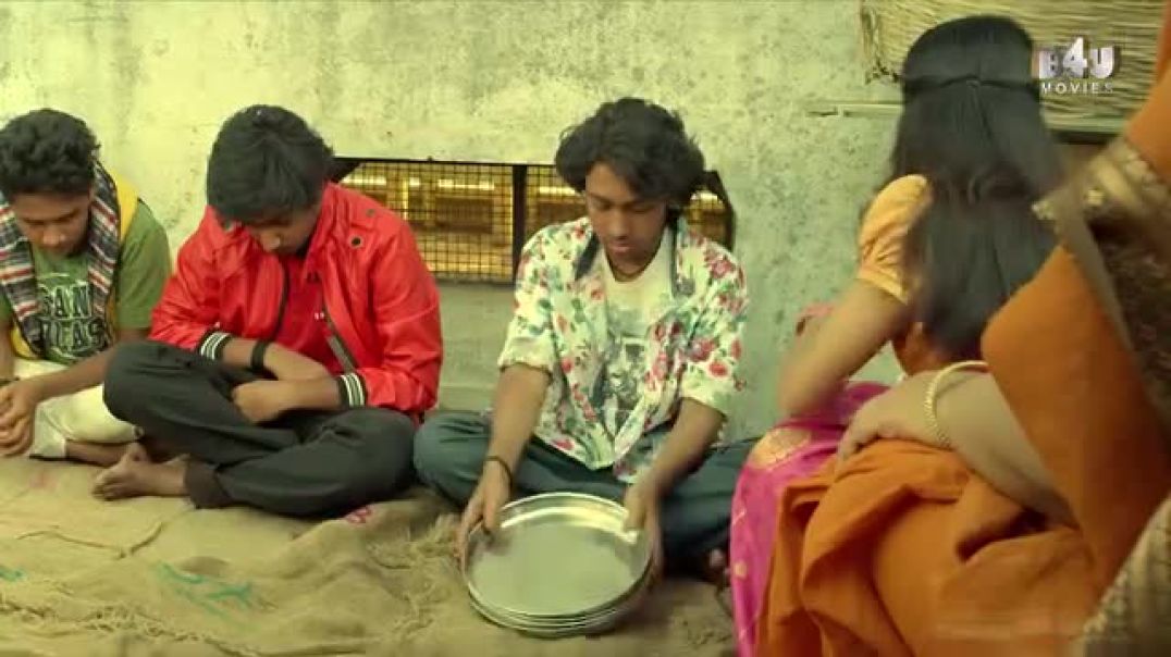 लड़की_ने_लड़कों_को_खाना_परोसा___Goli_Soda___South_Movie___Hindi_Dubbed___Movie_Clip___B4U_Movieलड़की_ने