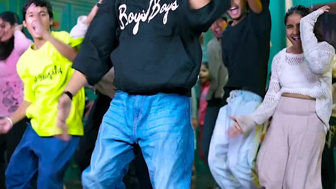 भेलपुरी खा रहा था