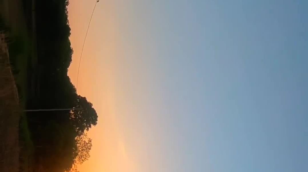 ⁣Koi rahata Hai Aasman mein kya