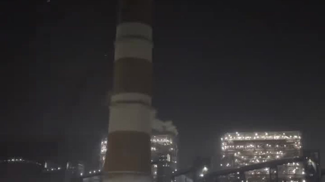 ⁣🧐किस रेलवे स्टेशन से निकलने के बाद ऐसा फैक्ट्री देखने को मिलता है 😳