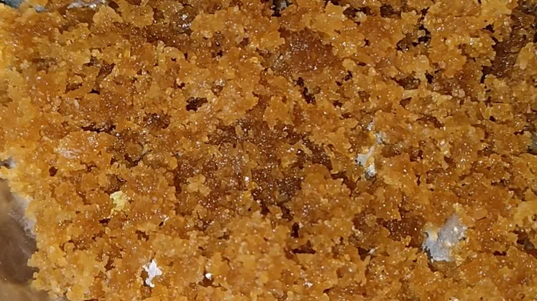 মা পিঠে বানাচ্ছে।