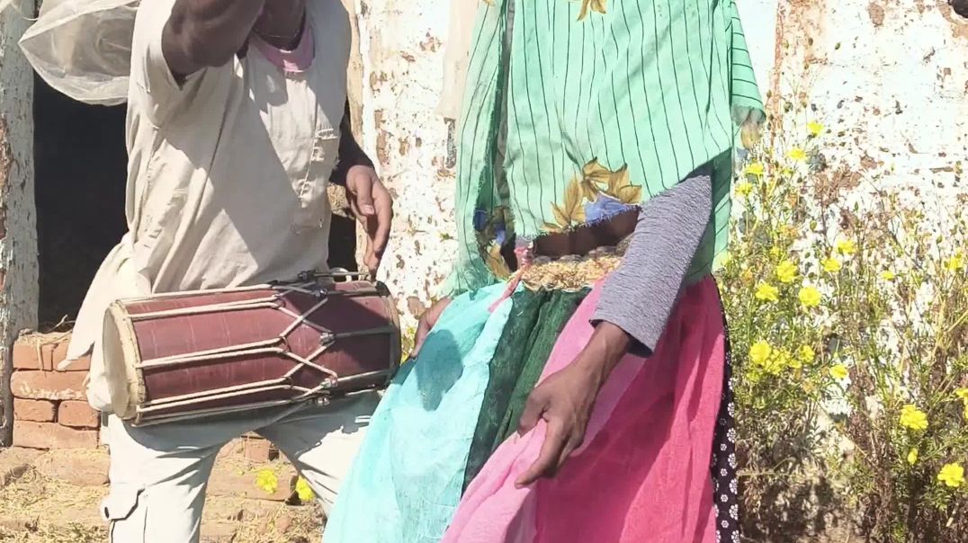 ⁣Bhabhi 👈devar👍