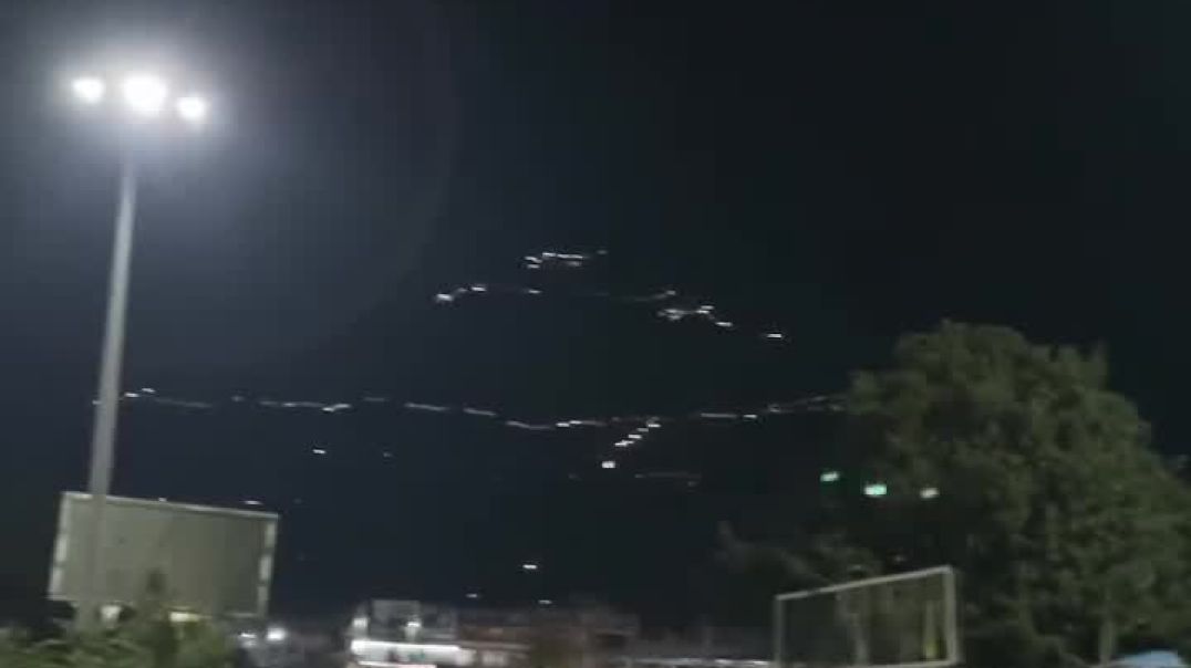 ⁣किस रेलवे स्टेशन के बाहर ऐसे खूबसूरत दृश्य देखने को मिलता है 😍