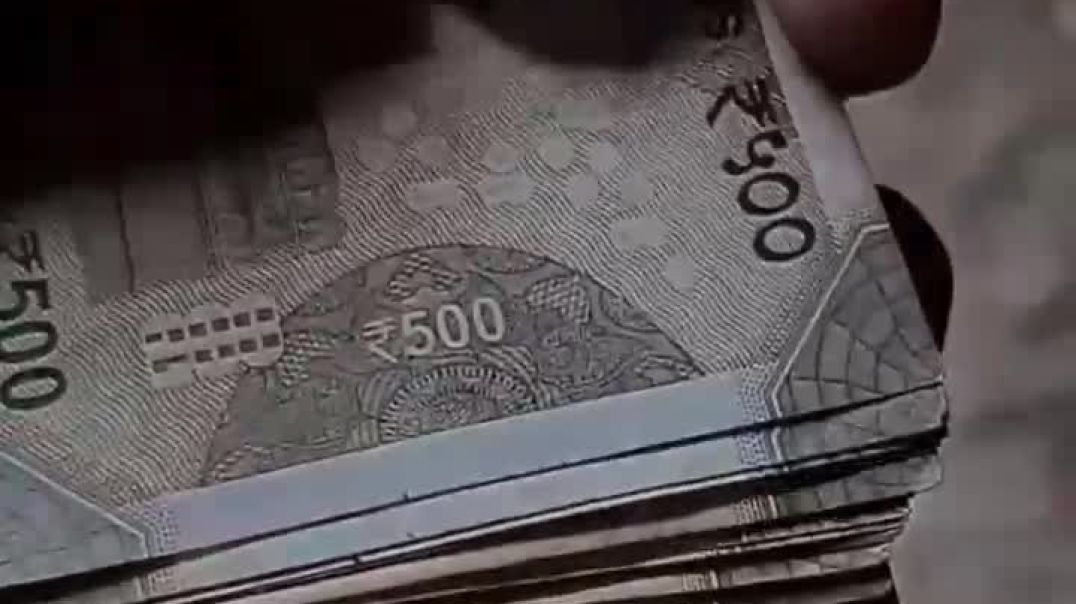 ⁣Paisa hai to sab hai 💶💶