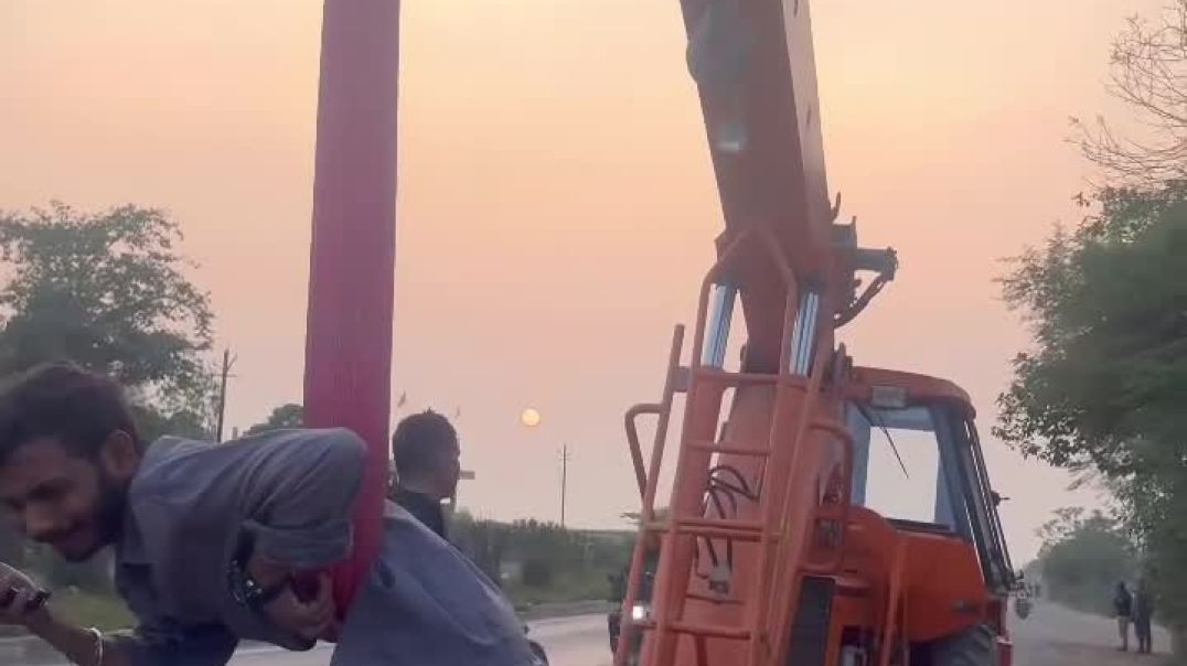 ⁣ट्रक पलटने के बाद मालिक ने ड्राइवर को 🙈🙈#comedy #funny #rewa #video