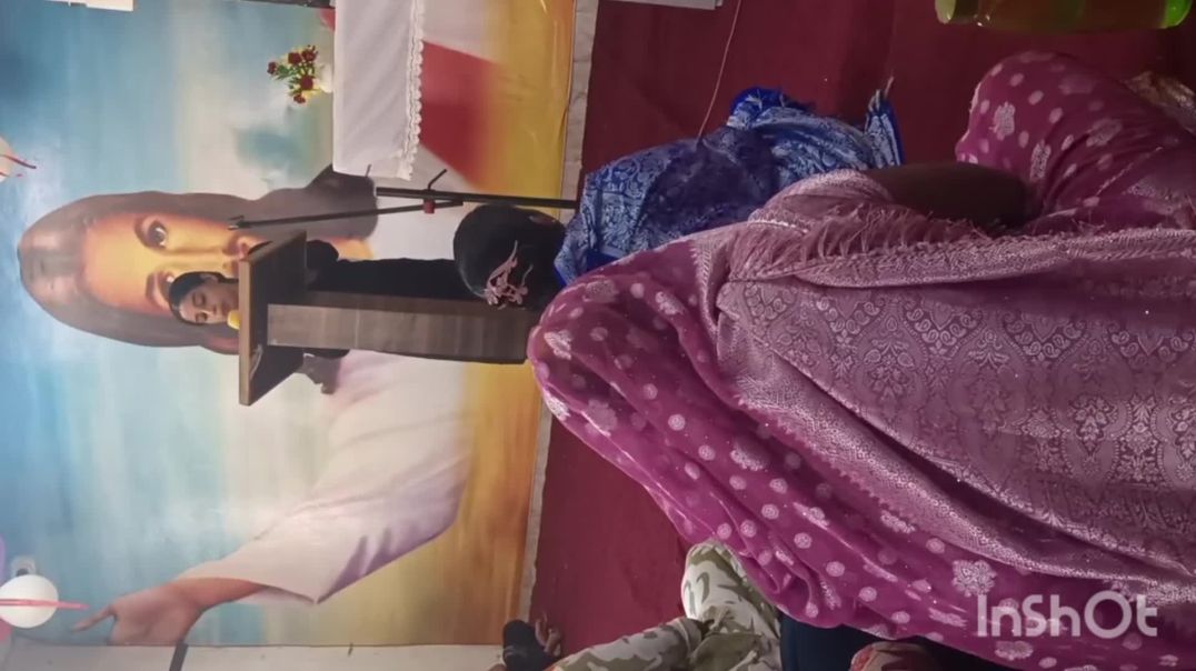 ⁣Preyar hall Main isu ki Prathna ke baad khana vitaran