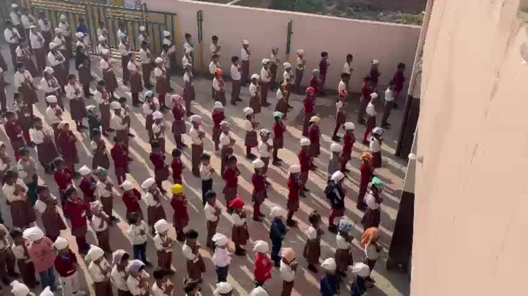 ⁣My first vlog and school