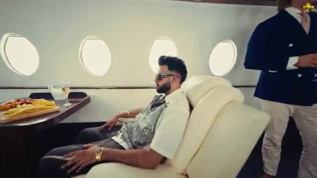 ⁣Business__official_Video__Gur_Sidhu_Ft_Gurlez_Akhtar___Kaptaan___Cheema_Y___Punjabi_Song(360p)