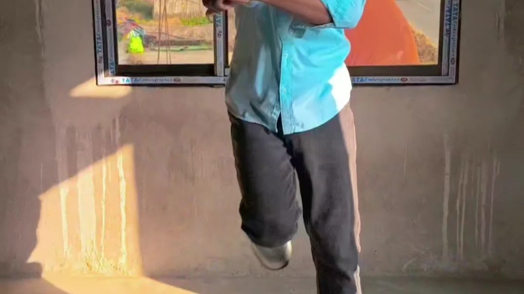 ⁣Ladki dekhi muh se sheeti baje haath se tali