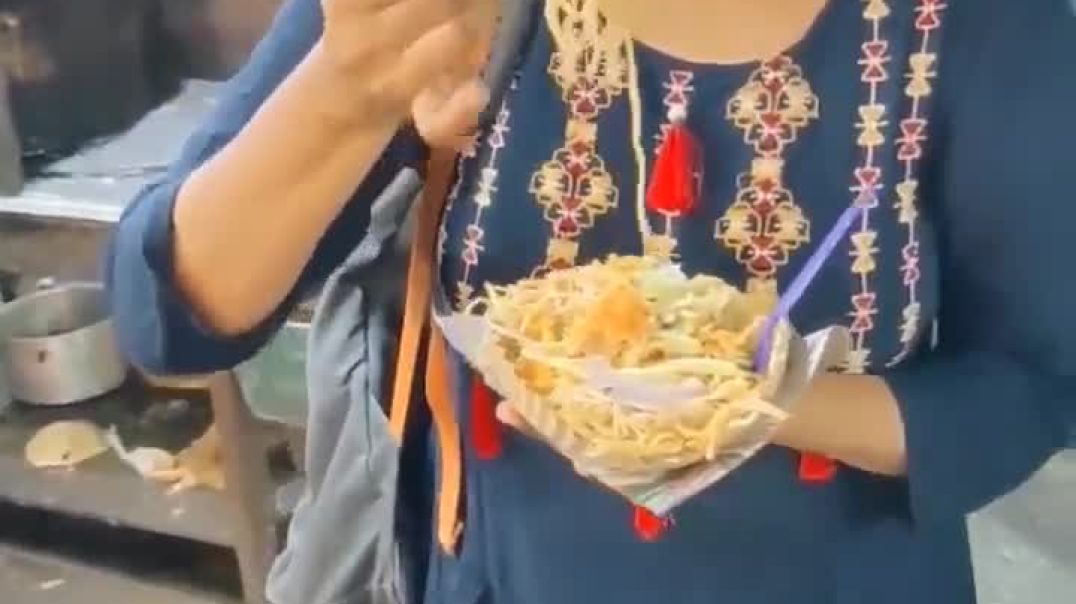 sealdah theke chowmin khelam